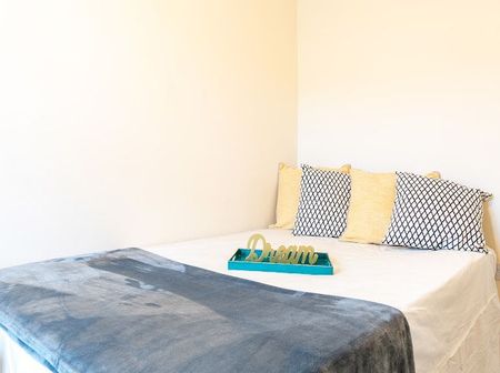 5 Bedroom Home – Medium Let - Photo 4