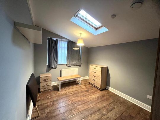 6 bedroom semi-detached house to rent - Photo 1