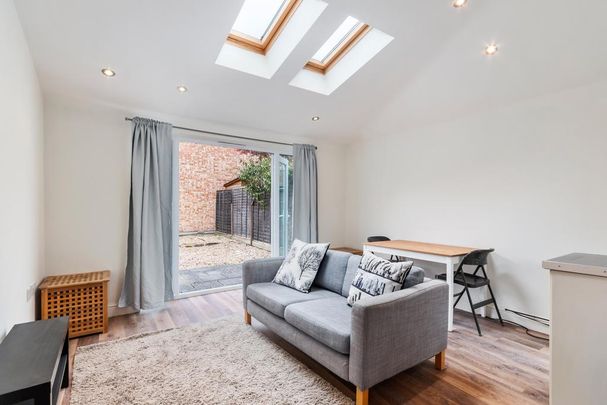2 bedroom flat to rent - Photo 1