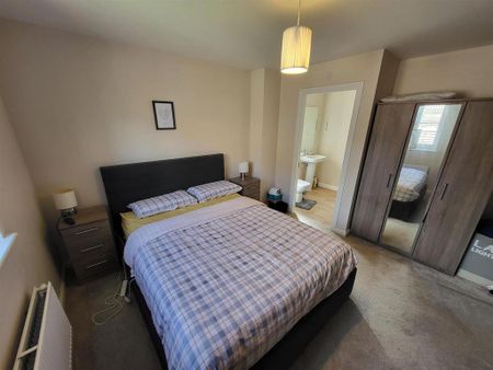 4 bedroom detached house to rent - Photo 4