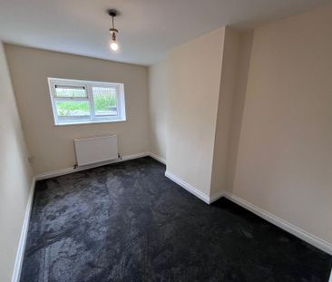 3 bedroom end of terrace house to rent - Photo 2