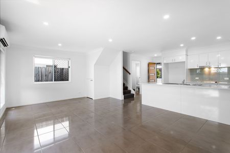 Modern Townhouse! Two Car Accomodation Townhouse - Photo 2