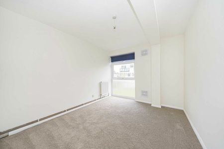 Peregrine Road, TW16, London - Photo 5