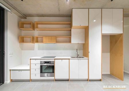 Stylish One-Bedroom in Cosmopolitan Barcelona - Photo 3