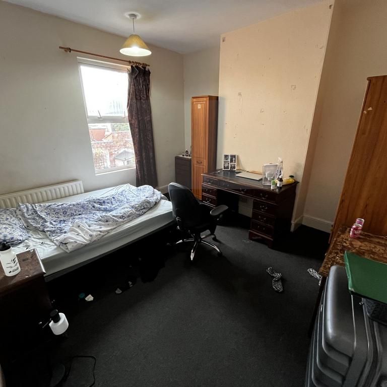 4 bedroom terraced house to rent - Photo 1