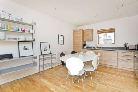 Two bedroom modern apartment with a balcony in Dalston. - Photo 4