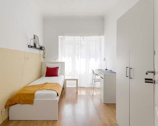 Largo Manuel Emídio da Silva, Lisbon, Lisbon 1500-415 - Photo 1