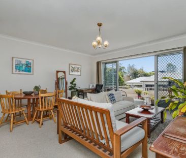 TOP FLOOR, LIGHT FILLED UNIT IN PRIME TOOWONG LOCATION&mldr; - Photo 2