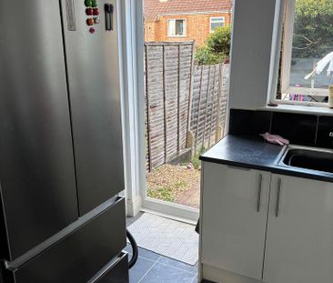 2 bedroom townhouse to rent - Photo 2