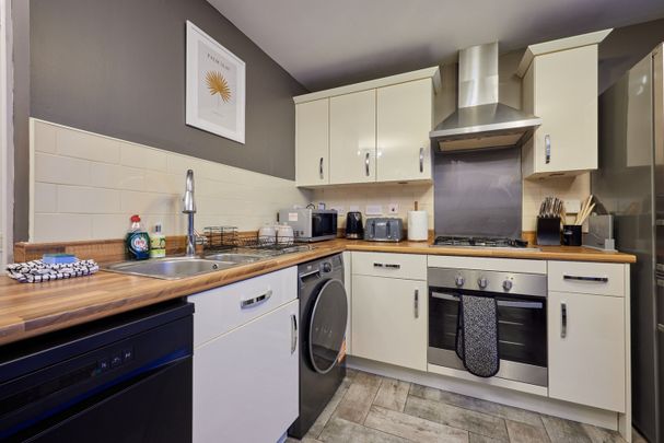 4 Bed Semi-Detached House, Honeybourne Road, LS12 - Photo 1