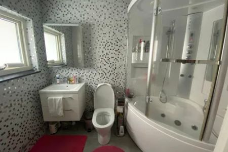 Private Room in Shared Apartment in Huvudsta - Photo 3