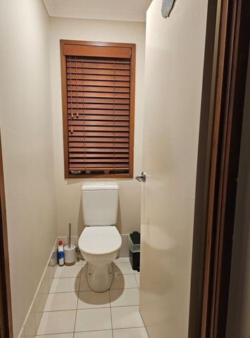 Boarding Room in Helensvale with Popular Meal Option - Photo 5