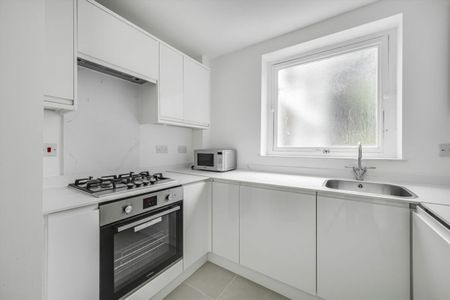 Netherhall Gardens - Photo 2