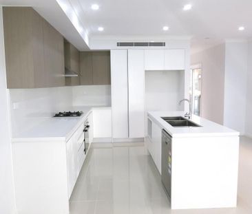 Spacious Modern 4 bedroom Duplex home - Photo 4