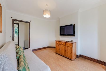 To Let 2 Bed Maisonette - Upper - Photo 4