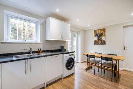 3 bedroom detached house to rent - Photo 4