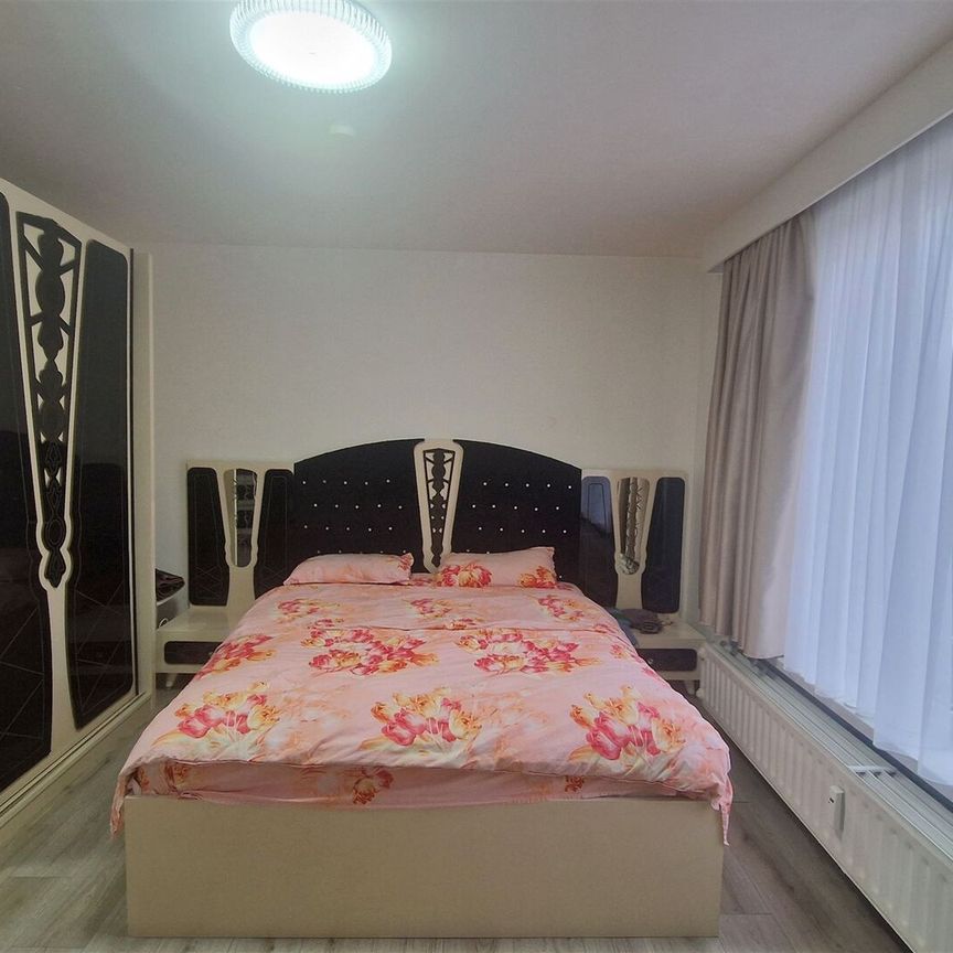 Lichtrijk 3 slaapkamer appartement van 104m² met terras vlakbij het Rivierenhof. - Foto 1