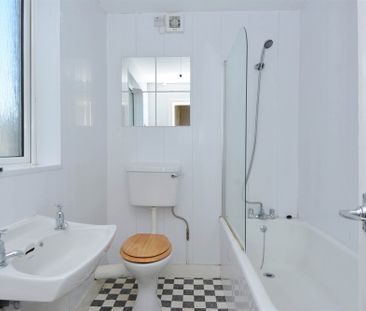 27 London Road, BELFAST, BT6 8EY - Photo 4