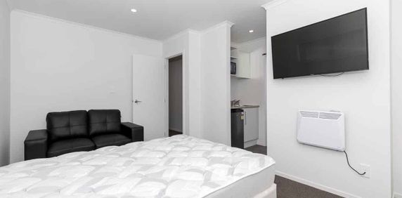 Furnished Studio Room in Hamilton East - Photo 2