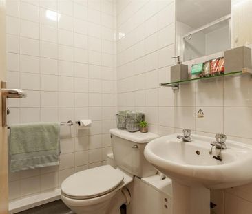 1 bedroom in a flat share to rent - Photo 6