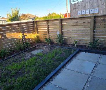 Spacious 2-Bedroom Townhouse - Ranui - Photo 5