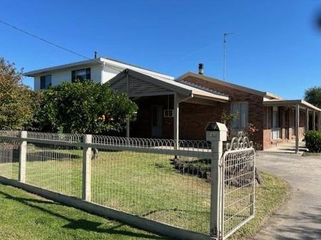 Spacious Family Living in a Quiet, Convenient Location - Photo 2