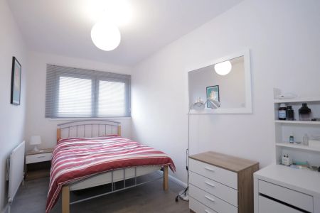 13 Corringham House (i) – Room 2 - Photo 5