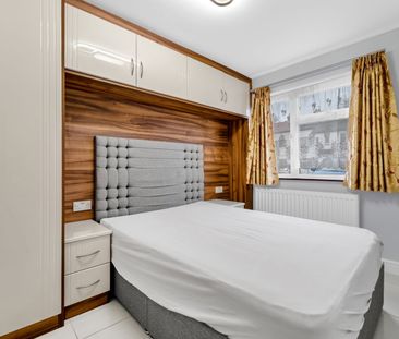 The Crescent, Harlington, Hayes, UB3 5NB - Photo 3