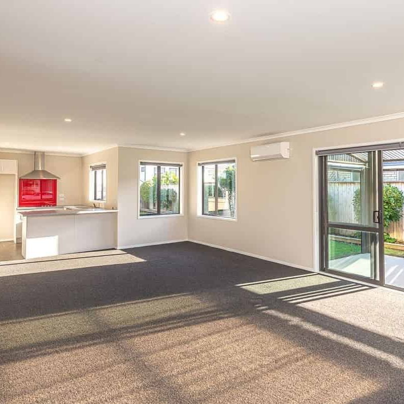 3 Bedroom, 2 Bathroom with Double garage - Photo 1