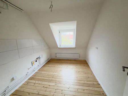 Komplett sanierte 3-Zimmer-Dachgeschosswohnung in Hannover-List zu vermieten! - Photo 2