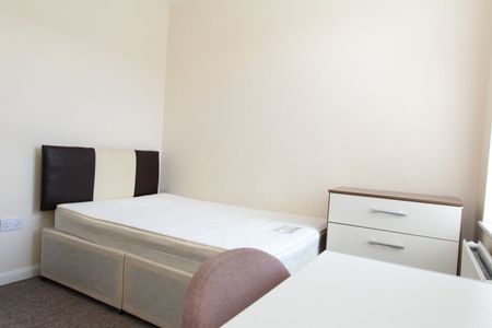 4 Bed Terraced House, Shoreham Street, S2 - Photo 5