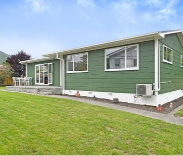 3 Bedroom house with solar panels & double glazed - Photo 6