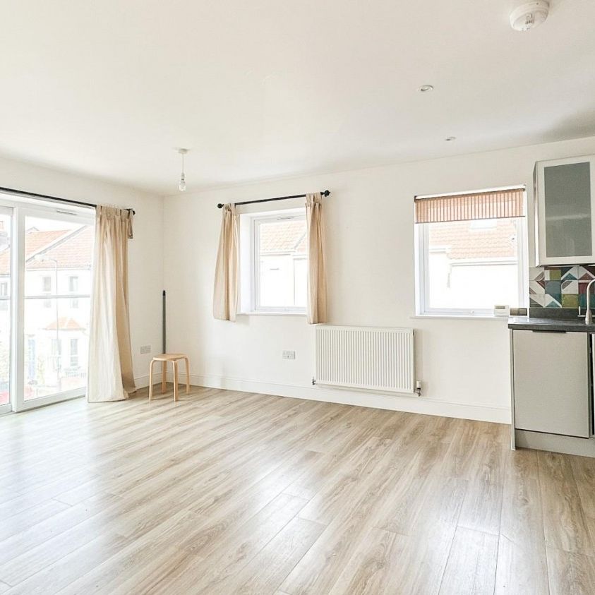 2 bedroom Flat To Let - Photo 1