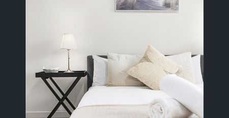 Spacious FULL Furnished Apartment With Water View! - Photo 2