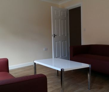 CASTLEFORD, WF10, Castleford - Photo 1