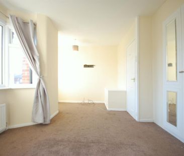 2 bedroom end of terrace house to rent - Photo 4