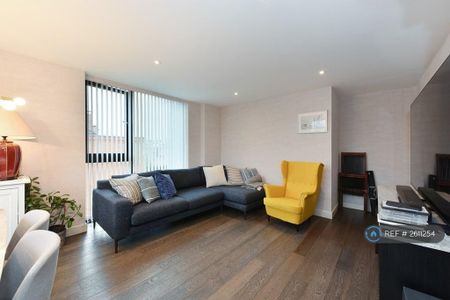 3 bedroom flat to rent - Photo 4