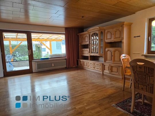 Große 2 Zimmer Garten-Wohnung mit EBK, überdachte Terrasse und 2 Stellplätzen ! - Foto 1