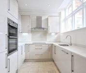 3 bedroom mews to rent - Photo 6