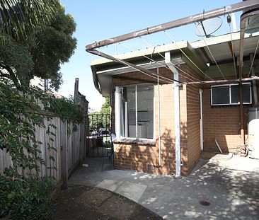 2/4 Rosebank Avenue, Strathmore VIC 3041 - Photo 6