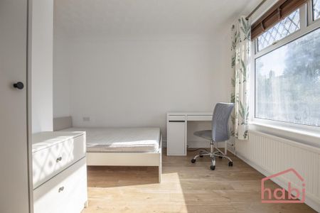 1 bedroom in a house share to rent - Photo 2