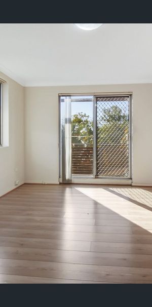 Charming Modern Apartment in Balgownie - Photo 1