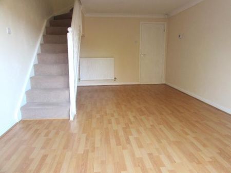 2 bedroom mews to rent - Photo 4