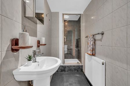 4 WINSTANLEY TERRACE Leeds - LS6 1DS - Photo 3