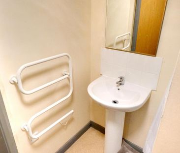 5 bedroom private hall to rent - Photo 2