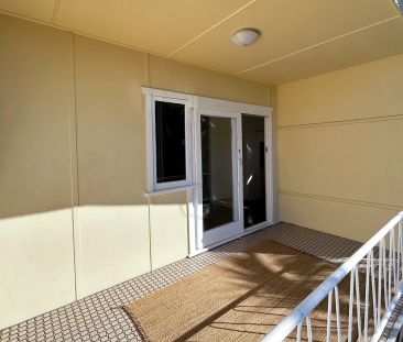 Relaxed beachside living with elevated ocean outlooks - Periodic Lease - Photo 1