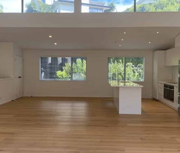 Modern Family Home - Photo 4