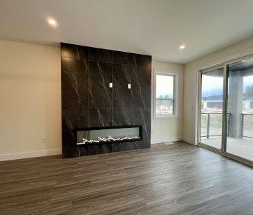 4 Bdrm in West Harbour: Brand New - Photo 2