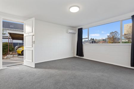 2 Bedroom Redecorated Unit in St Albans - Photo 3