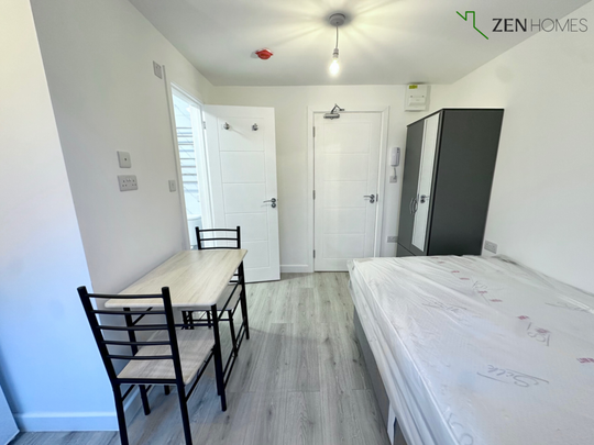 Studio to rent - Photo 1